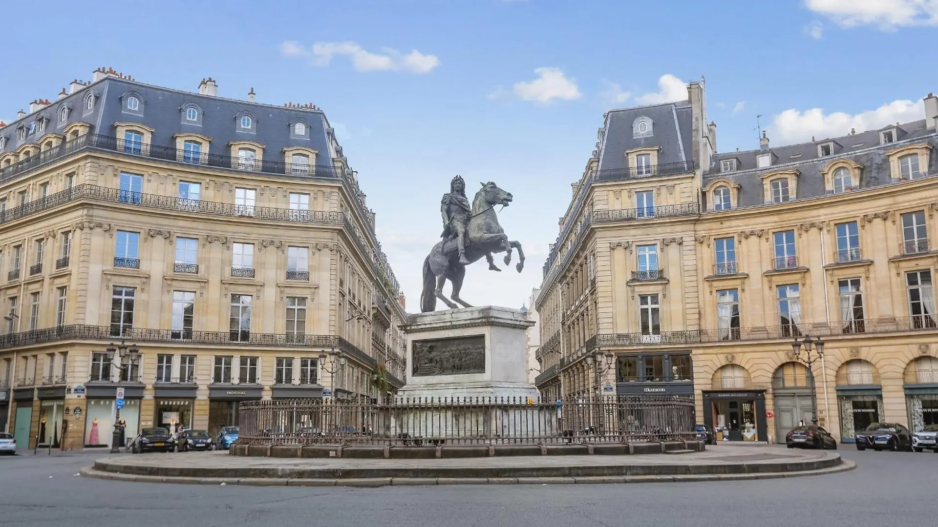 Studio Herold - Place De Victoires By B\'Your Home contacts